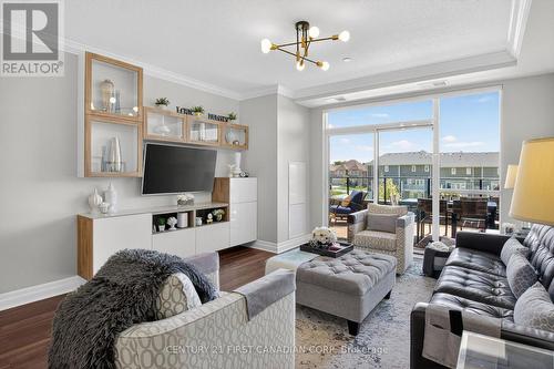 208 - 260 Villagewalk Boulevard, London North (North R), ON - Indoor Photo Showing Living Room