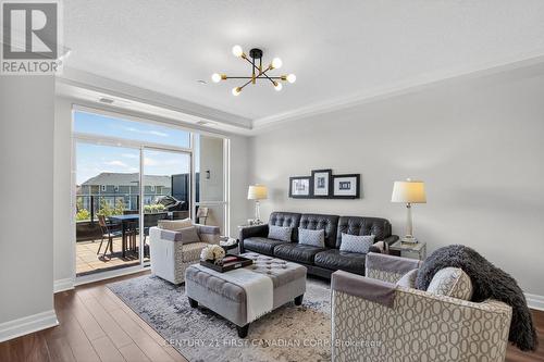 208 - 260 Villagewalk Boulevard, London North (North R), ON - Indoor Photo Showing Living Room