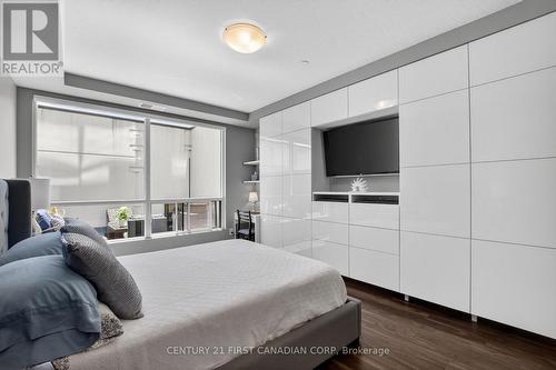 208 - 260 Villagewalk Boulevard, London North (North R), ON - Indoor Photo Showing Bedroom