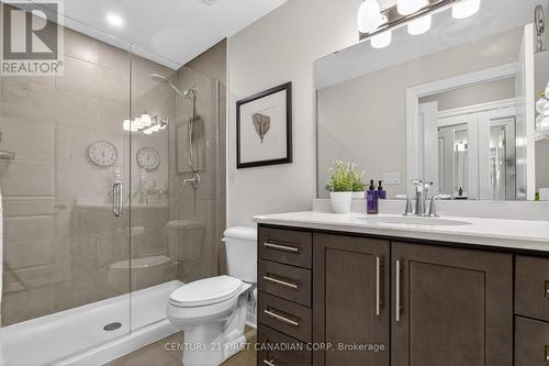 208 - 260 Villagewalk Boulevard, London North (North R), ON - Indoor Photo Showing Bathroom
