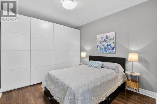 208 - 260 Villagewalk Boulevard, London North (North R), ON - Indoor Photo Showing Bedroom