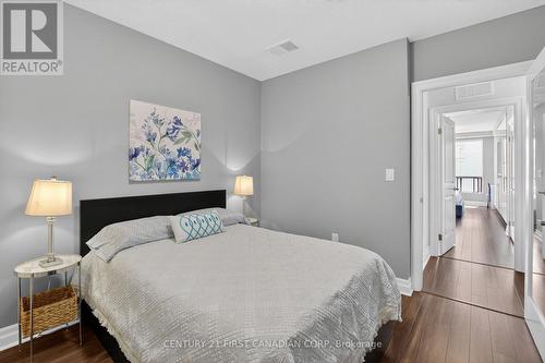 208 - 260 Villagewalk Boulevard, London North (North R), ON - Indoor Photo Showing Bedroom