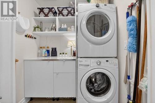 208 - 260 Villagewalk Boulevard, London North (North R), ON - Indoor Photo Showing Laundry Room