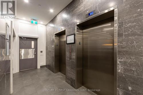 208 - 260 Villagewalk Boulevard, London North (North R), ON - Indoor