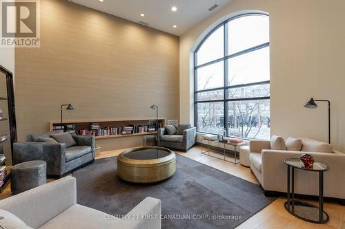 208 - 260 Villagewalk Boulevard, London North (North R), ON - Indoor