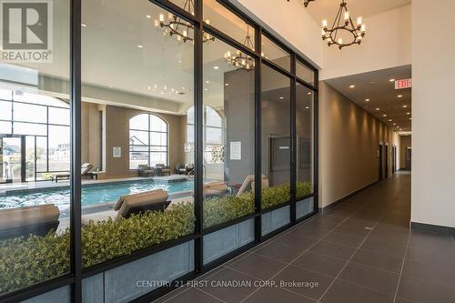 208 - 260 Villagewalk Boulevard, London North (North R), ON - Indoor Photo Showing Other Room With In Ground Pool