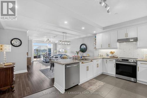 208 - 260 Villagewalk Boulevard, London North (North R), ON - Indoor Photo Showing Kitchen With Upgraded Kitchen