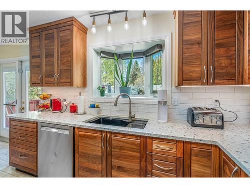 6765 Checkley Road, Prince George, BC - Indoor Photo Showing Kitchen With Double Sink With Upgraded Kitchen