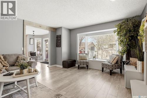 6954 Maple Brook Crescent, Regina, SK - Indoor Photo Showing Living Room