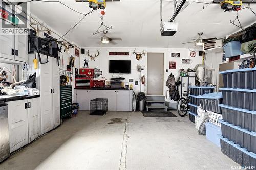 6954 Maple Brook Crescent, Regina, SK - Indoor Photo Showing Garage