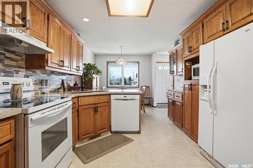 403 Willow Bay, Balgonie, SK - Indoor Photo Showing Kitchen