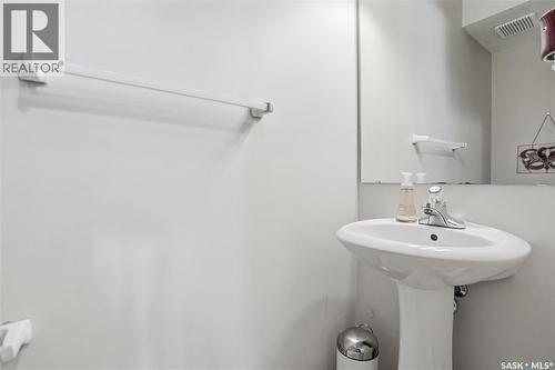 403 Willow Bay, Balgonie, SK - Indoor Photo Showing Bathroom
