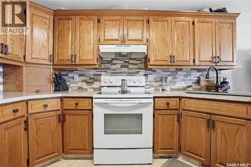 403 Willow Bay, Balgonie, SK - Indoor Photo Showing Kitchen