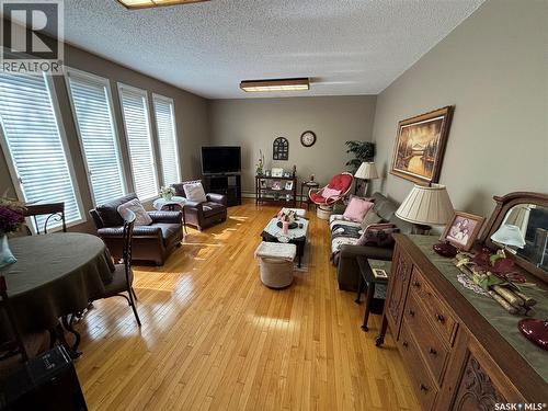 101 Kennedy Drive, Melfort, SK - Indoor Photo Showing Living Room