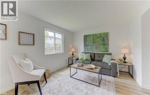 38 Cassidy Court, Cambridge, ON - Indoor Photo Showing Living Room