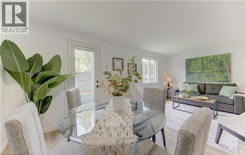38 Cassidy Court, Cambridge, ON - Indoor Photo Showing Living Room
