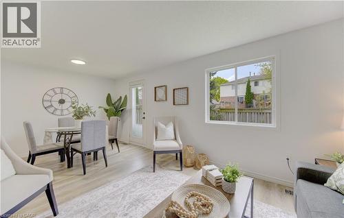 38 Cassidy Court, Cambridge, ON - Indoor Photo Showing Living Room