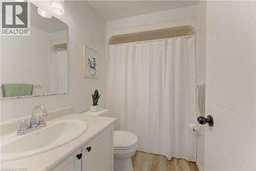 38 Cassidy Court, Cambridge, ON - Indoor Photo Showing Bathroom