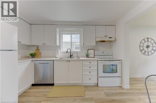 38 Cassidy Court, Cambridge, ON - Indoor Photo Showing Kitchen