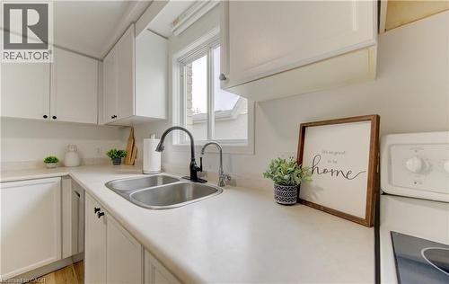 38 Cassidy Court, Cambridge, ON - Indoor Photo Showing Kitchen With Double Sink