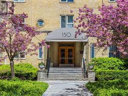 422 - 150 FARNHAM AVENUE Toronto, ON M4V 1H5