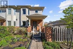 221 MONTEREY DRIVE  Ottawa, ON K2H 7B1