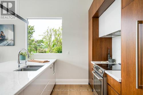 2566 5 Concession S, Clearview, ON - Indoor Photo Showing Kitchen With Double Sink