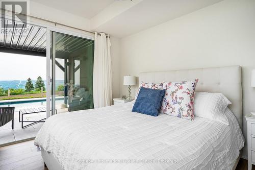 2566 5 Concession S, Clearview, ON - Indoor Photo Showing Bedroom