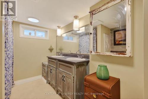 2358 Joliffe Street, Ottawa, ON - Indoor Photo Showing Bathroom