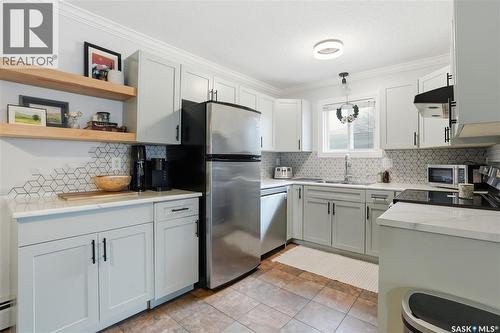 A 1014 Colony Street, Saskatoon, SK - Indoor Photo Showing Kitchen With Upgraded Kitchen