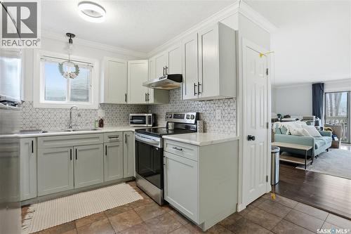 A 1014 Colony Street, Saskatoon, SK - Indoor Photo Showing Kitchen