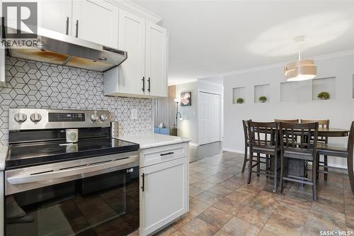 A 1014 Colony Street, Saskatoon, SK - Indoor Photo Showing Kitchen With Upgraded Kitchen