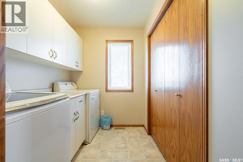 2346 Mcgregor Place, Regina, SK - Indoor Photo Showing Laundry Room