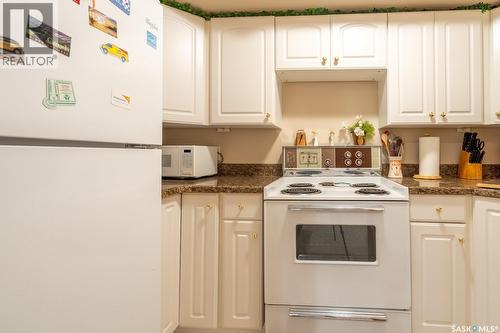 2346 Mcgregor Place, Regina, SK - Indoor Photo Showing Kitchen