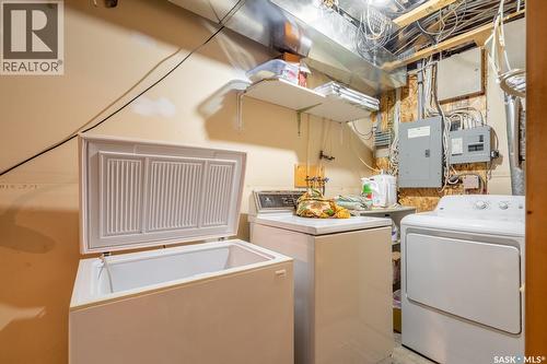 2346 Mcgregor Place, Regina, SK - Indoor Photo Showing Laundry Room