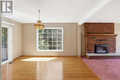 4562 Second Lin W, Prince Township, ON - Indoor With Fireplace