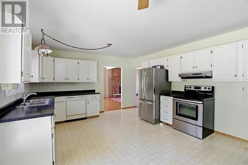 4562 Second Lin W, Prince Township, ON - Indoor Photo Showing Kitchen With Double Sink