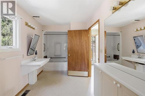 4562 Second Lin W, Prince Township, ON - Indoor Photo Showing Bathroom