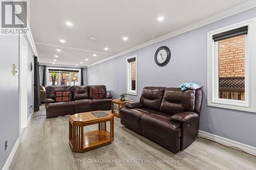 3549 Redmond Road, Mississauga, ON - Indoor Photo Showing Living Room