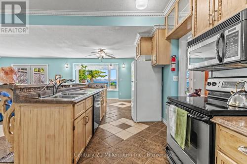 117 Kiowana Beach Road, Meaford, ON - Indoor Photo Showing Kitchen With Double Sink