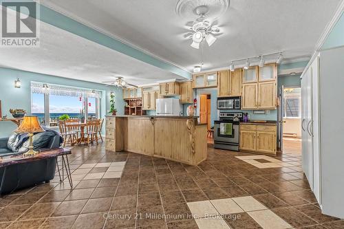 117 Kiowana Beach Road, Meaford, ON - Indoor Photo Showing Kitchen