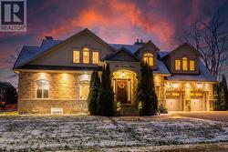 390 SEATON DRIVE Oakville, ON L6L 3Y2