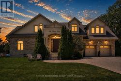 390 SEATON DRIVE Oakville, ON L6L 3Y2