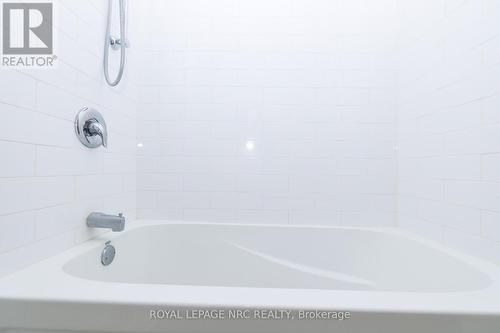 8 Kerwin Gate, St. Catharines (Lakeport), ON - Indoor Photo Showing Bathroom