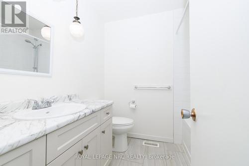 8 Kerwin Gate, St. Catharines (Lakeport), ON - Indoor Photo Showing Bathroom