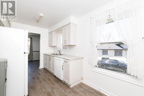 8 Kerwin Gate, St. Catharines (Lakeport), ON - Indoor