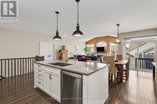 819 Tewin Circle, Ottawa, ON - Indoor Photo Showing Kitchen With Double Sink