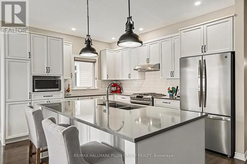 819 Tewin Circle, Ottawa, ON - Indoor Photo Showing Kitchen With Upgraded Kitchen