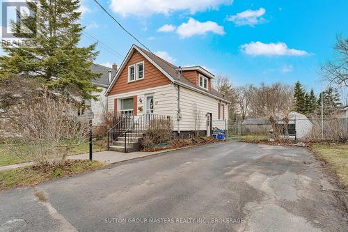 17 N BARTLETT STREET  Kingston (East Of Sir John A. Blvd), ON K7K 1X6