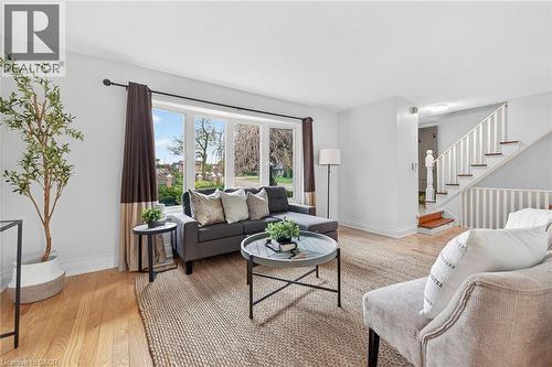 167 Darlington Drive, Hamilton, ON - Indoor Photo Showing Living Room